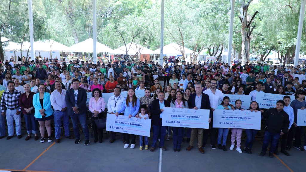 Entregan 478 becas Nuevo Comienzo en Silao