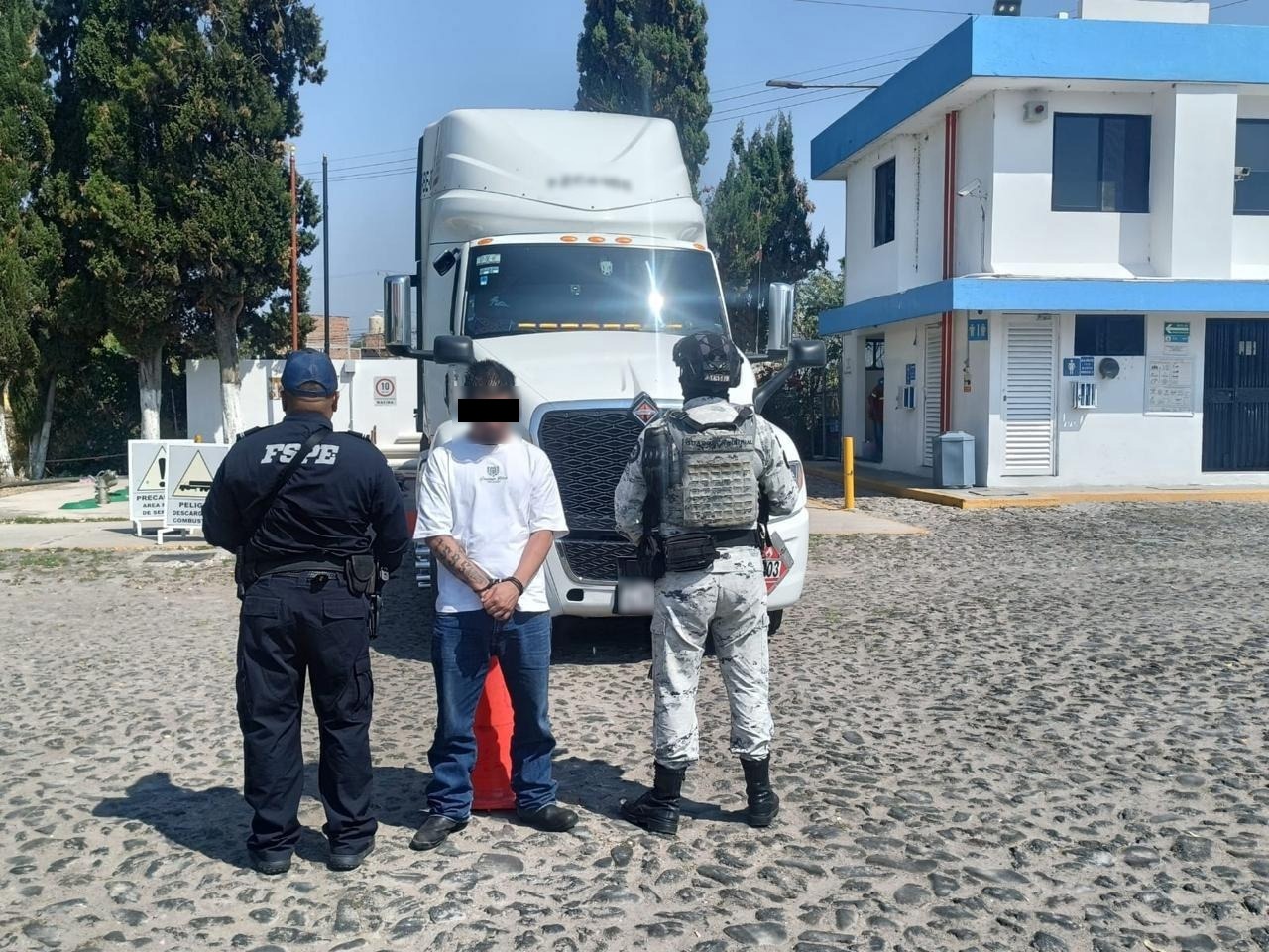 Detenido con hidrocarburo presuntamente robado.