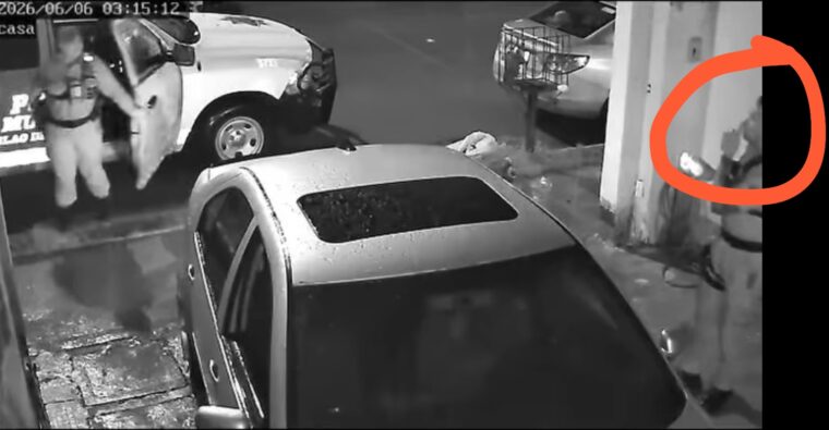Le pide a su compañera no hacer ruido para robar