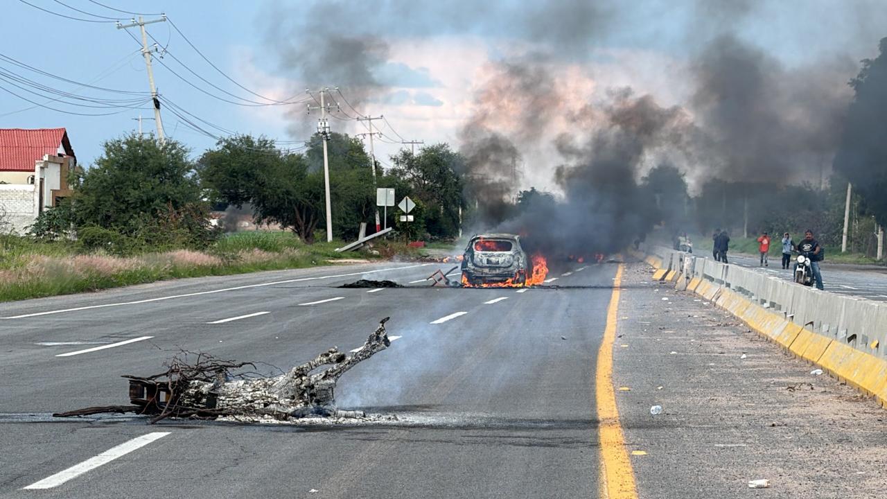 Manifestantes en Juventino Rosas