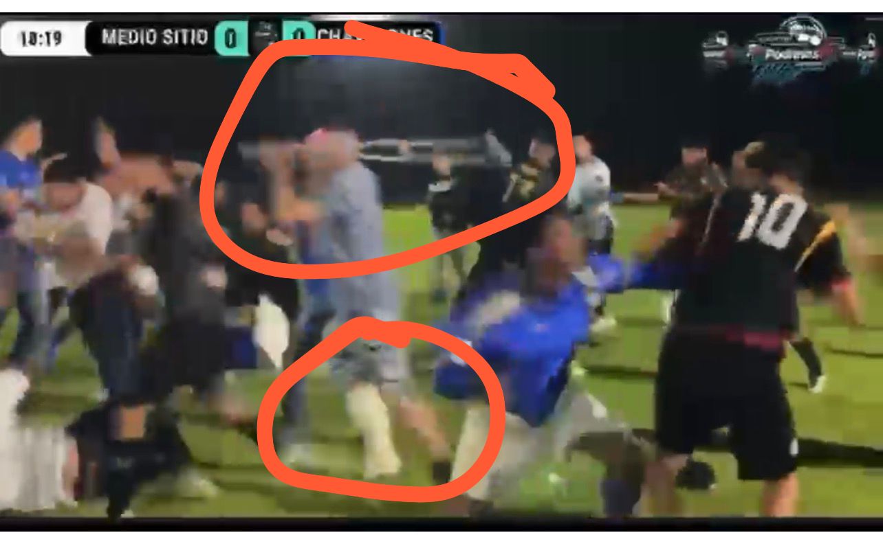 Pelea hasta con muletas