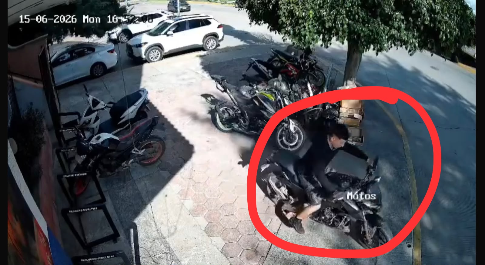 Roba moto en 10 segundos en Silao