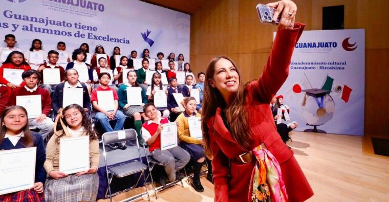 Gobernadora reconoce a estudiantes