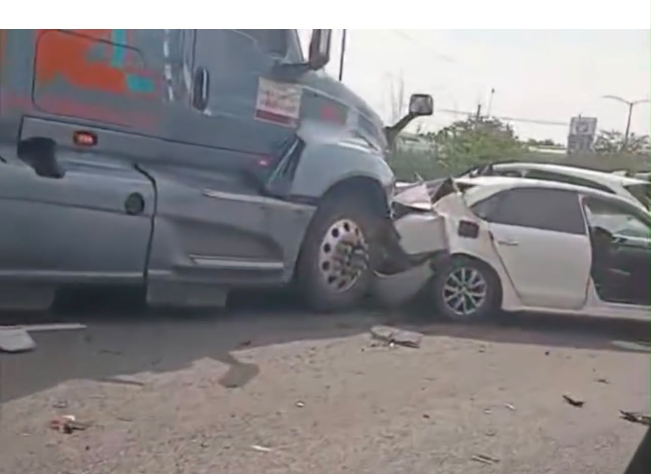 Tráiler afecta seis vehículos