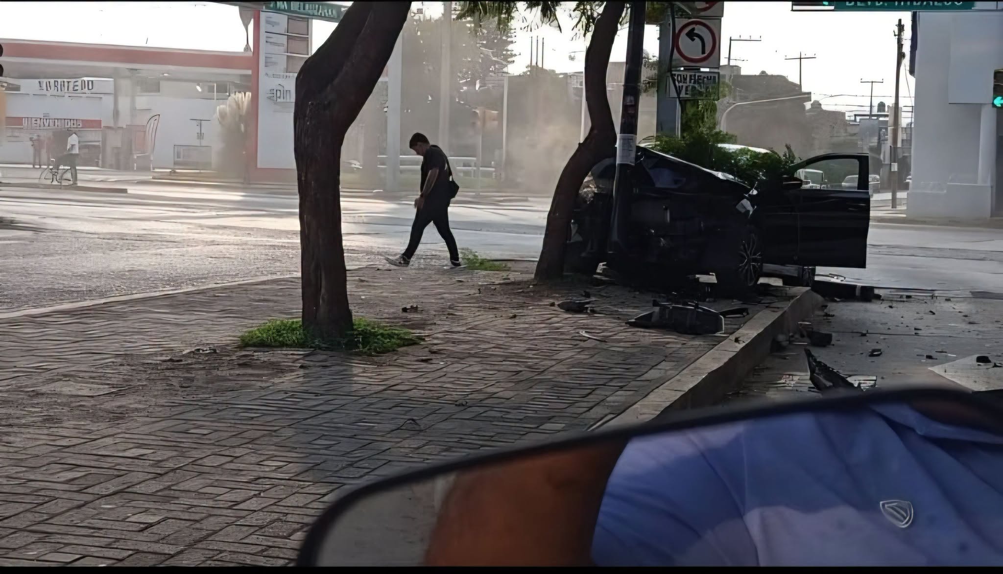 destroza auto en bulevar Campestre