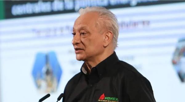 Detienen a exdirector de Pemex