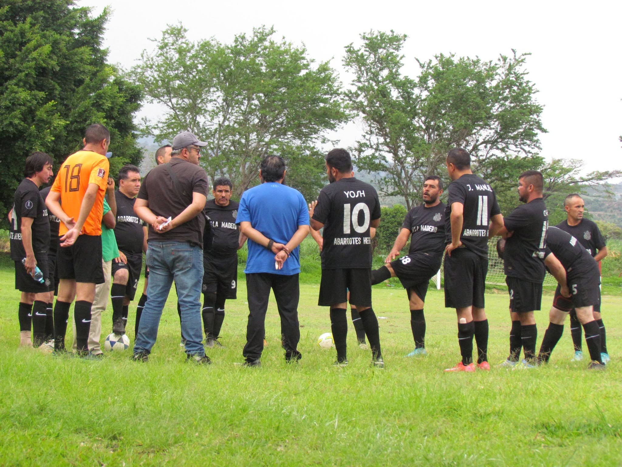 Vigilancia en canchas familiares de fútbol.