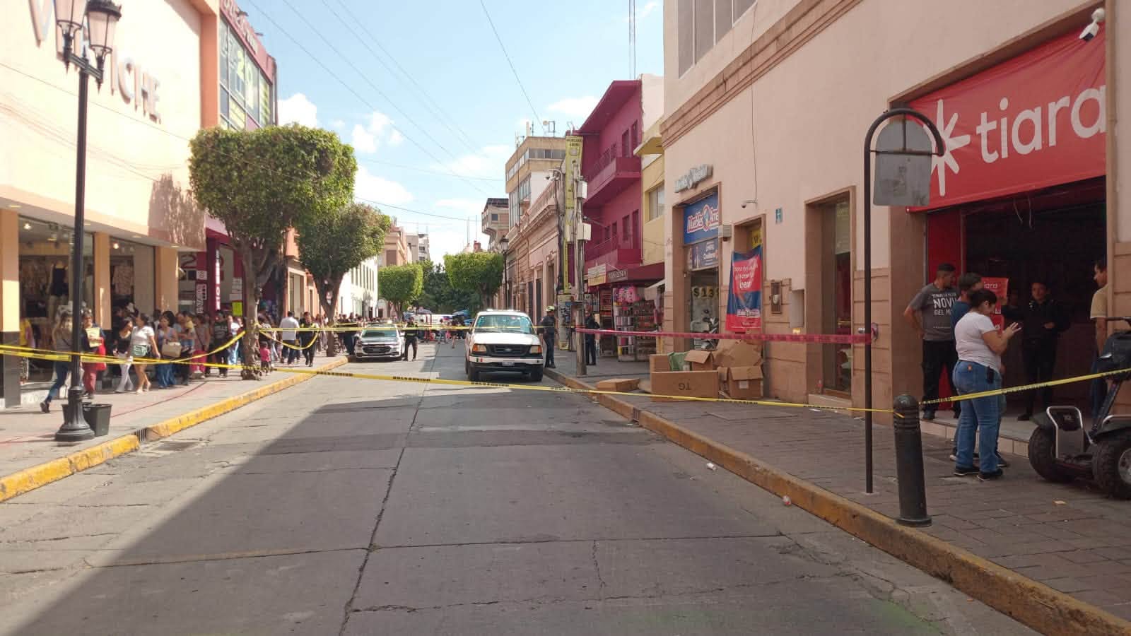 Alerta salida de humo de un registro de la Zona Centro en León