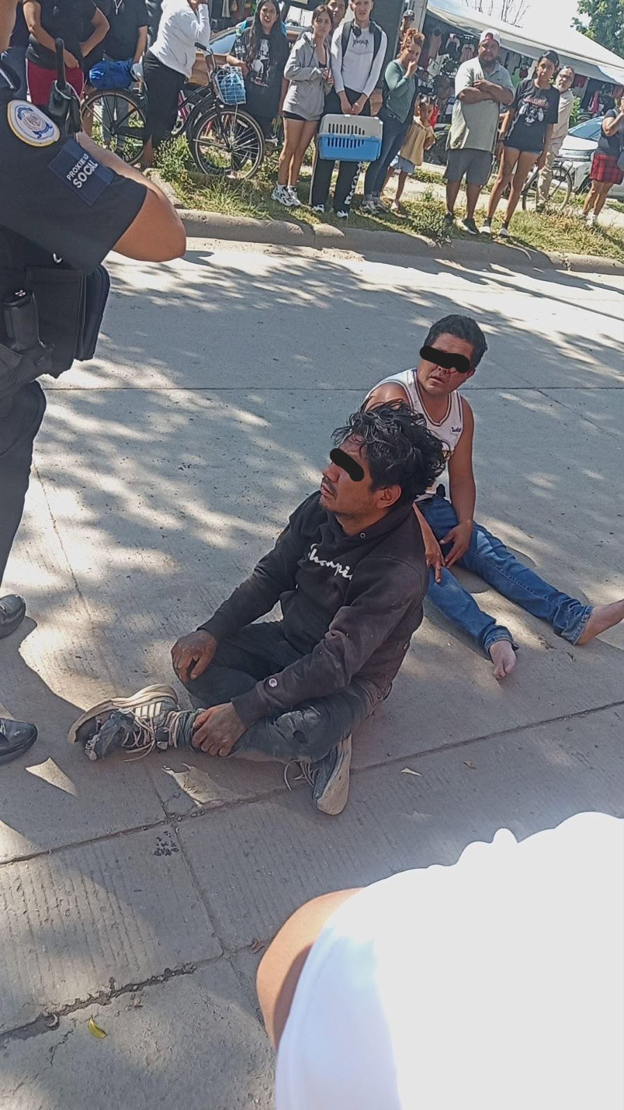 Frenan policías linchamiento