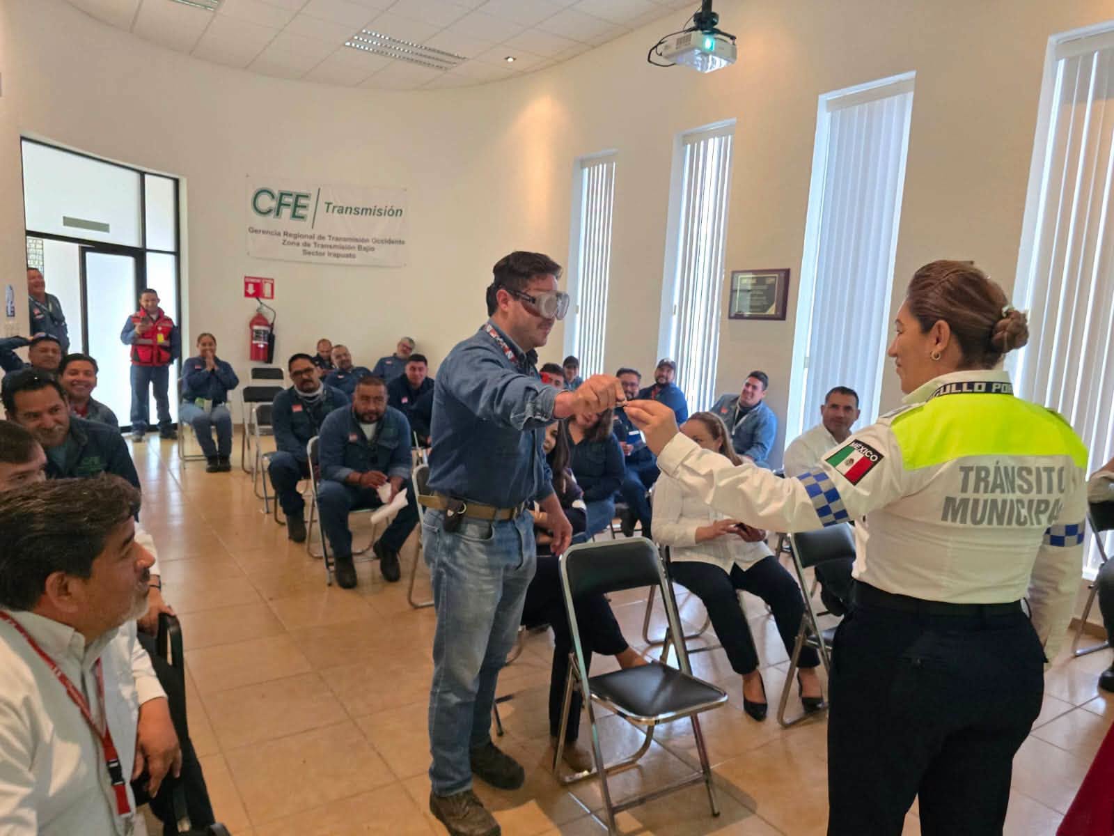 capacitan a personal de la CFE