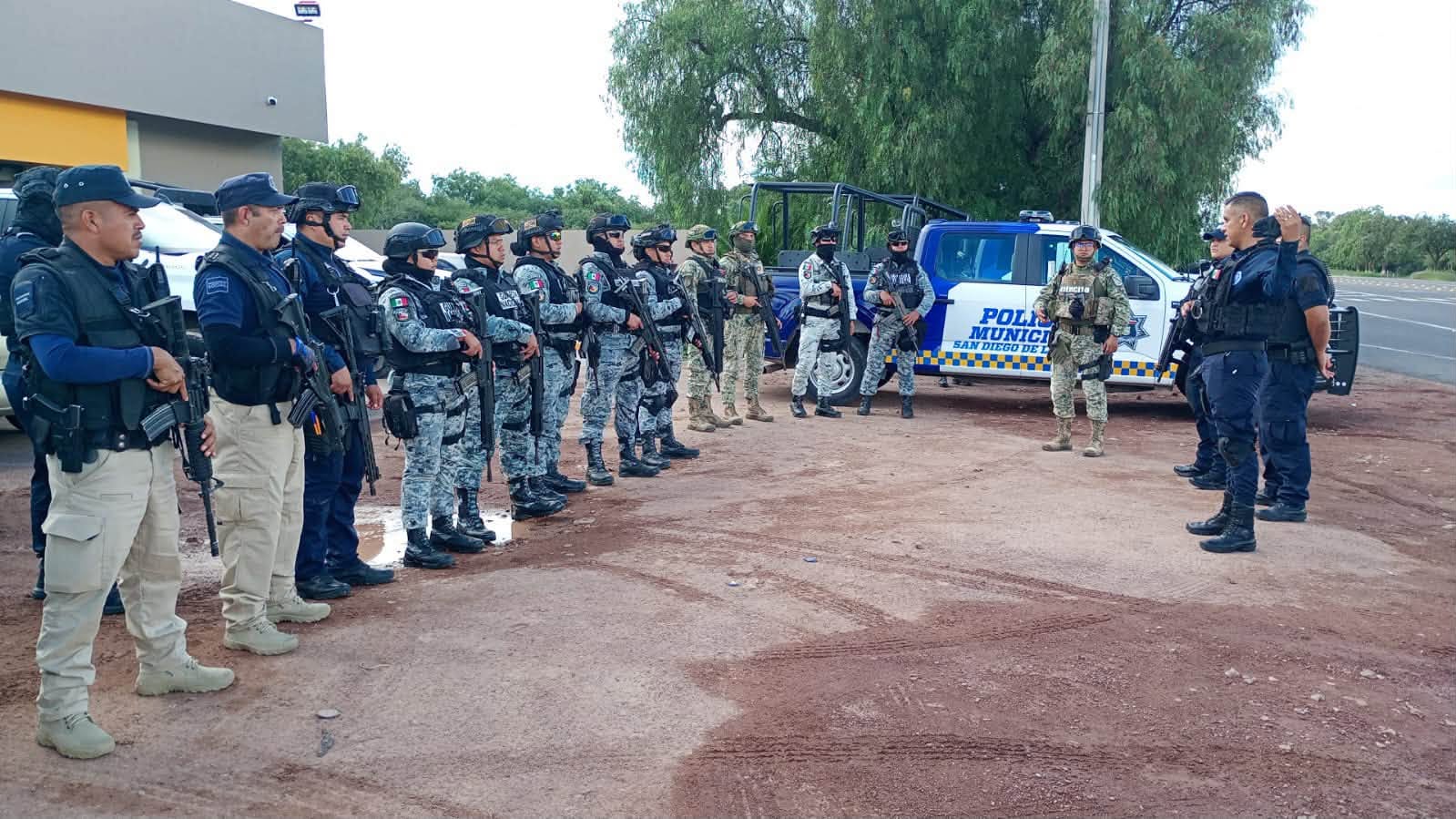 Revisan armamento de policías de Romita
