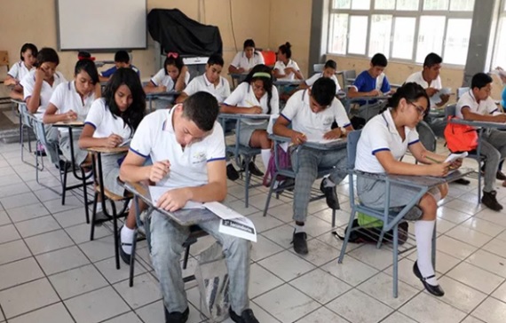 Cuatro de cada 10 estudiantes en México no alcanzan el nivel básico