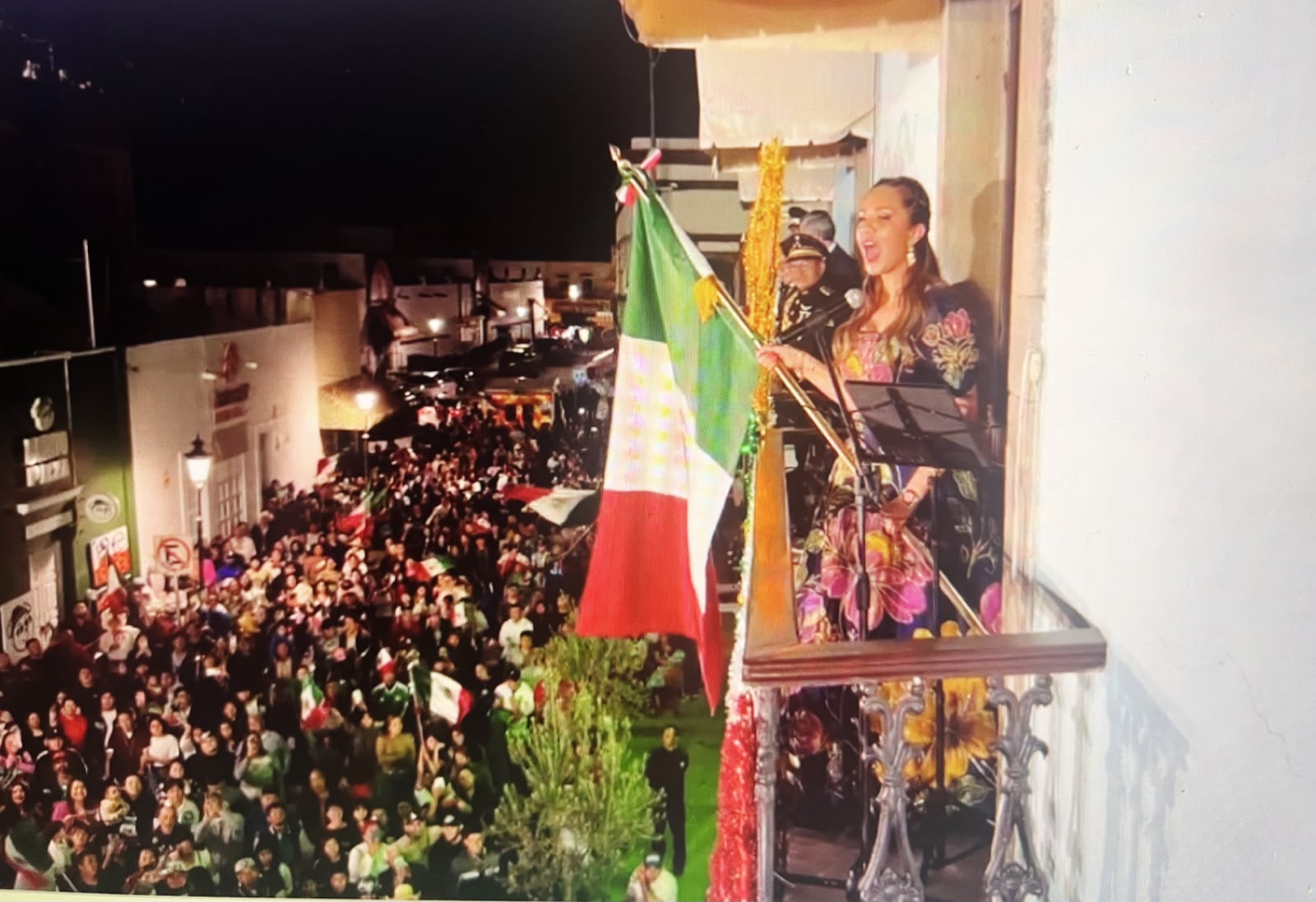 Alcaldesa de Silao da grito de independencia