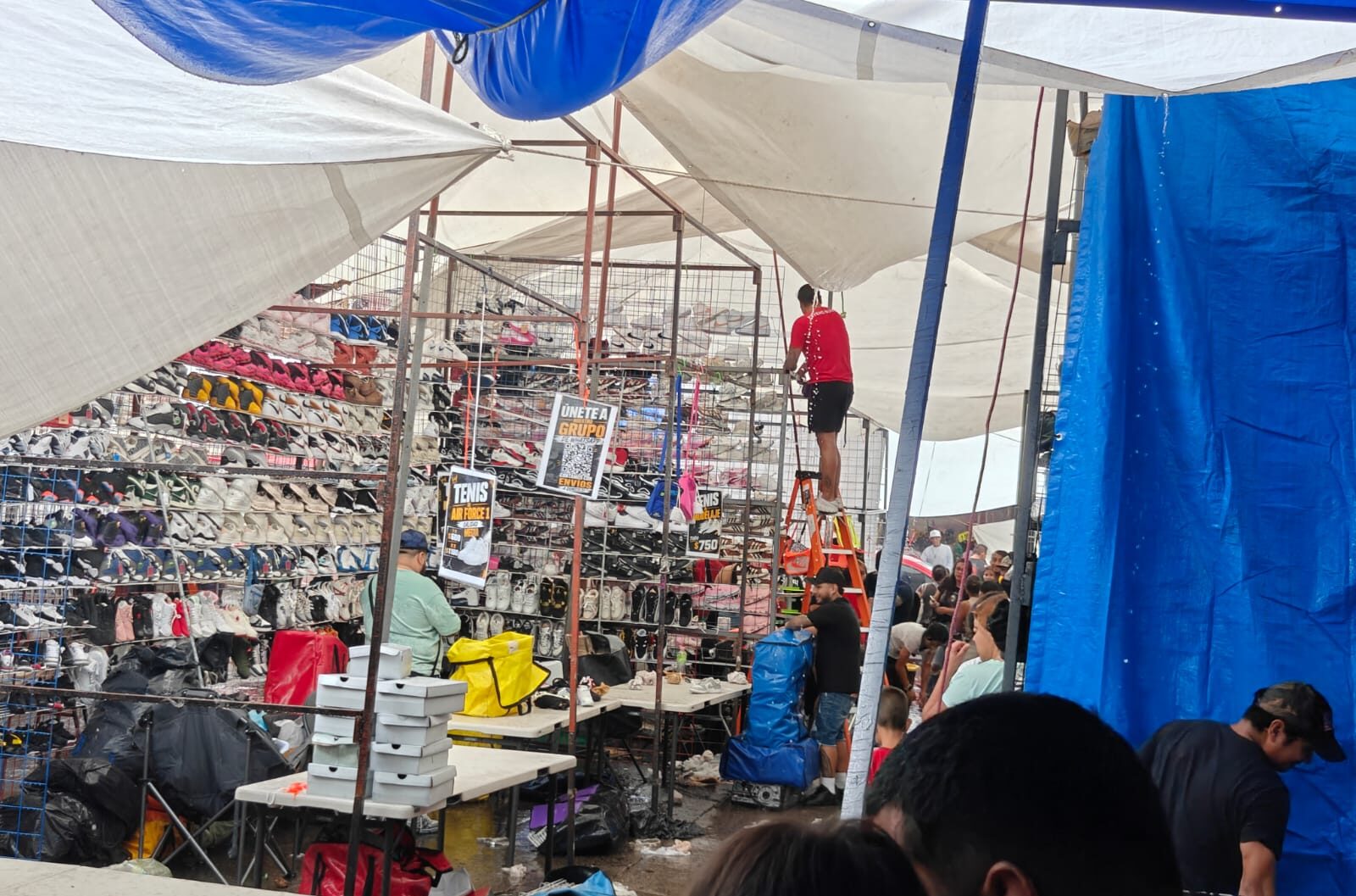 Tromba llega a León. Tianguis