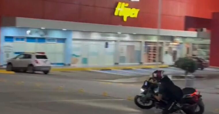 Acrobacias en estacionamientos de centros comerciales