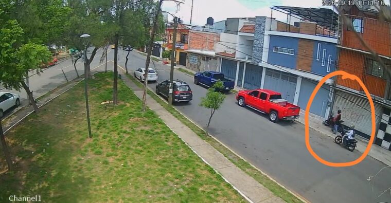 Roban motocicleta en León