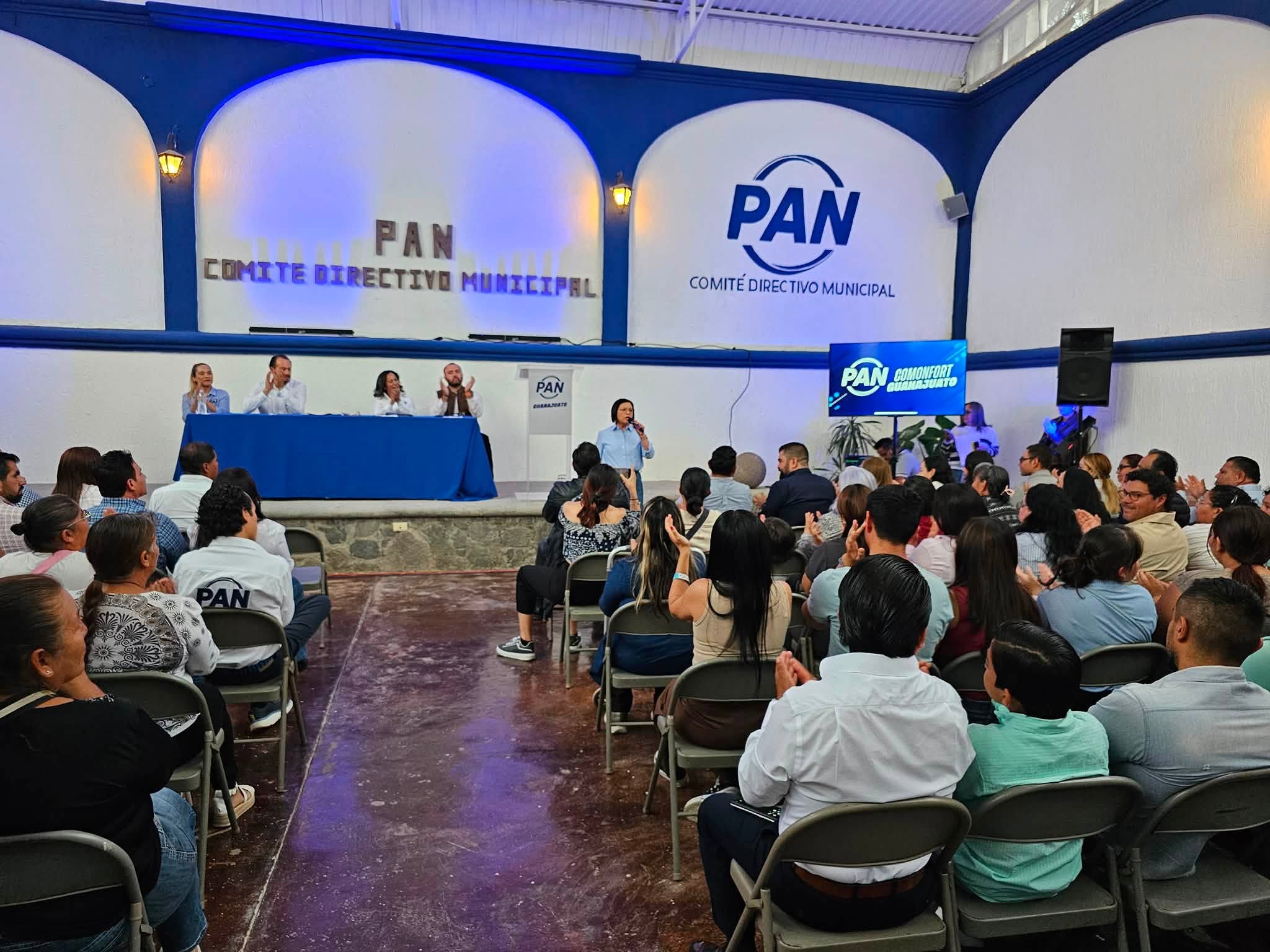 PAN abre puerta a reelección