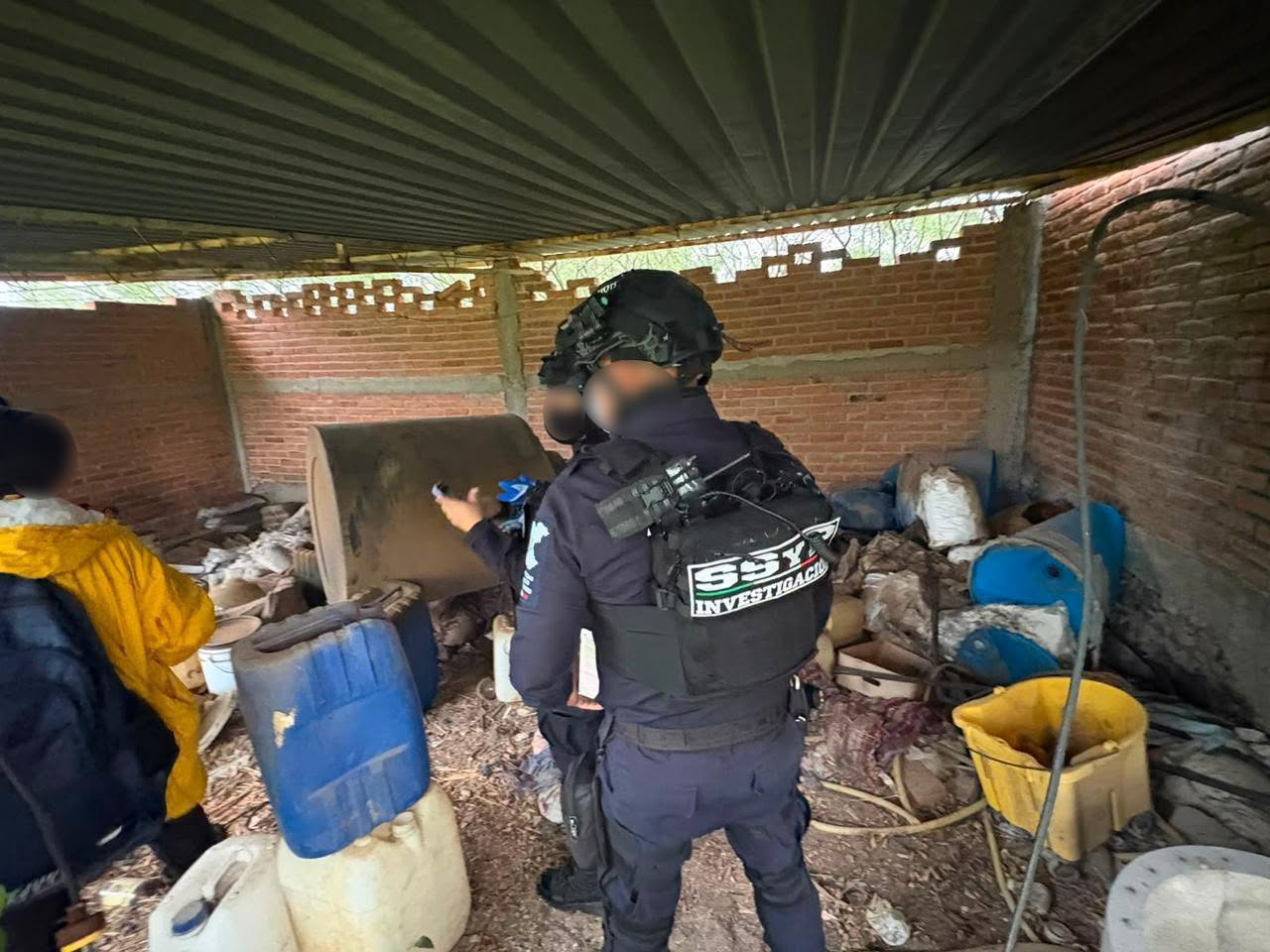 Hallan precursores químicos para droga en Salamanca