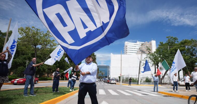 Hace caravana por el PAN