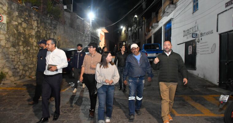 Estudiantes de la UG y autoridades