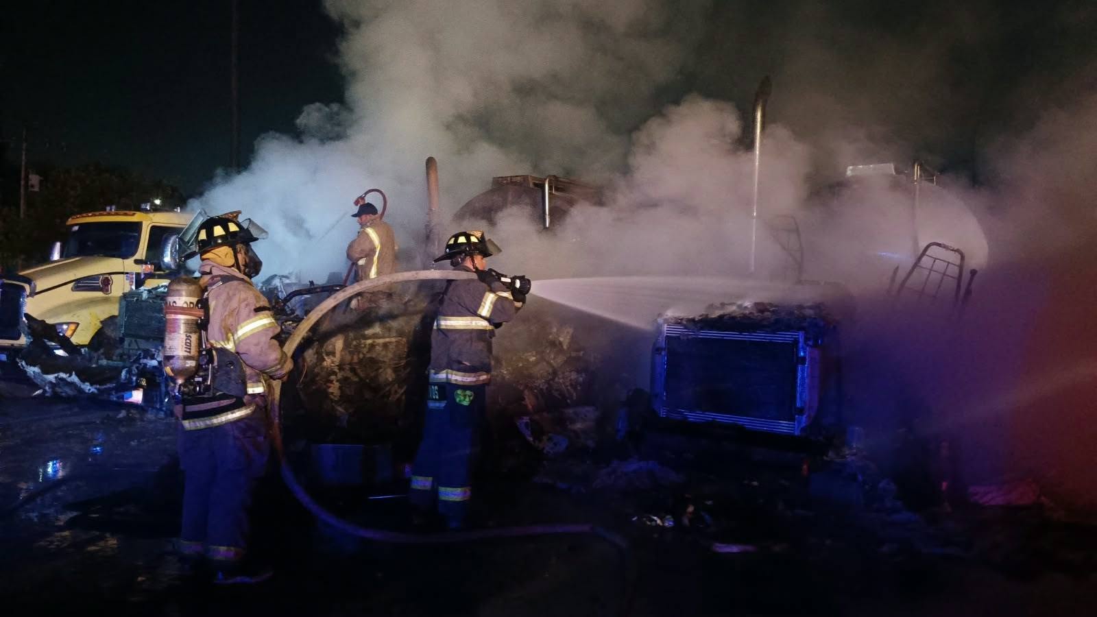 Se queman cinco pipas, en Lagos.