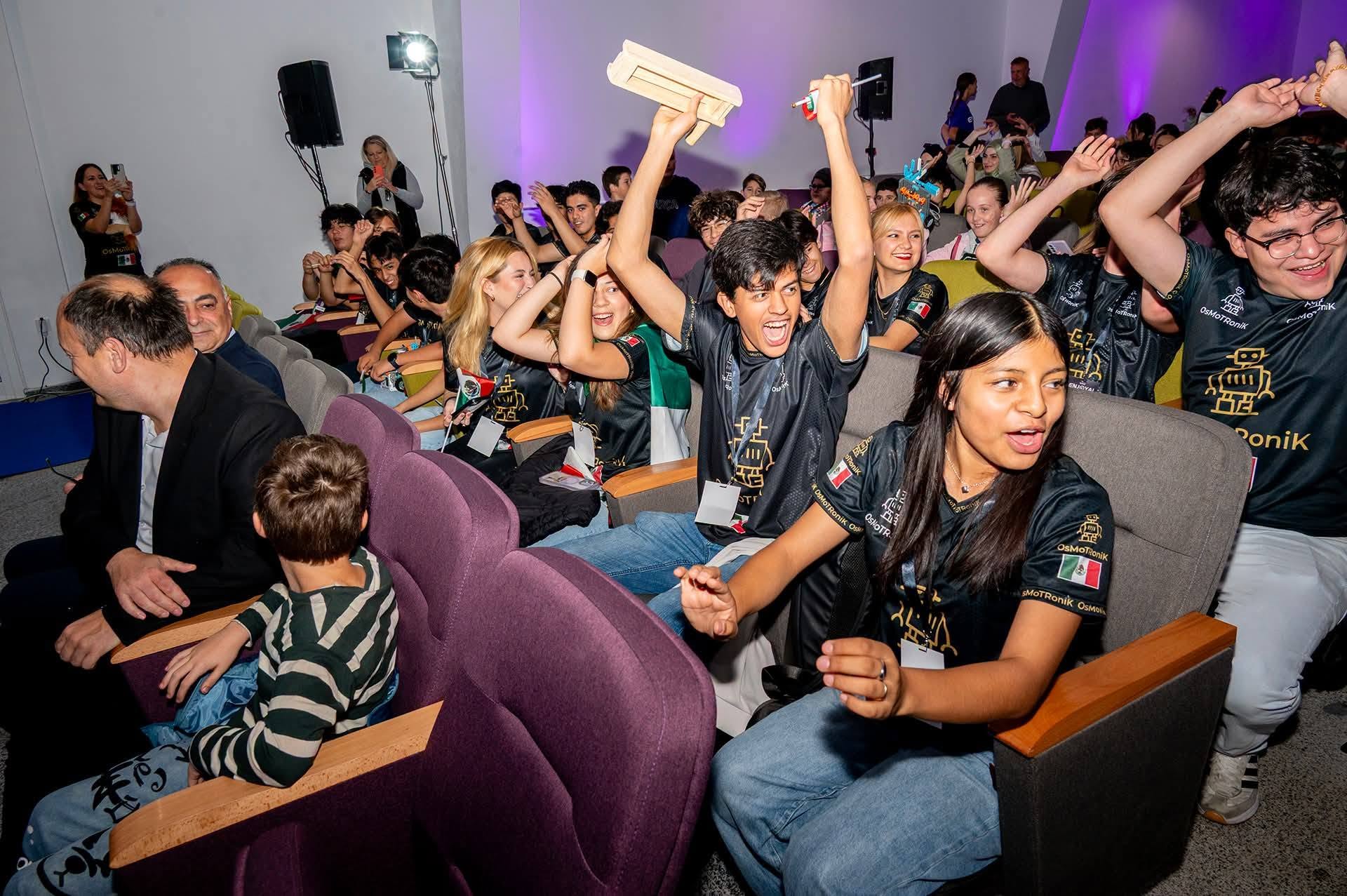 Ganan concurso de robótica