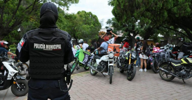 Frenan caravana del terror en Irapuato